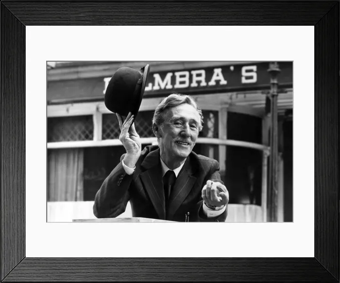 Framed Print : Frankie Burns, Tyneside Comedian. Standing outside Balmbras Music Hall