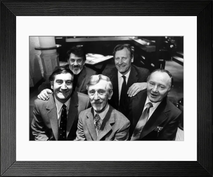 Framed Print : Frankie Burns, Tyneside Comedian, 16th March 1983, pictured with St Edmund crewmen left