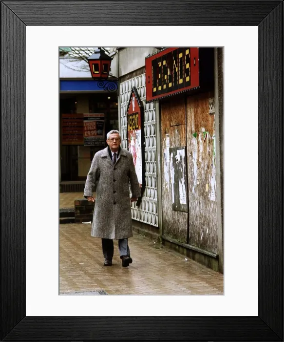 Framed Print : John Cole Political Correspondent BBC news reporter Framed Print : John Cole Political Correspondent BBC news reporter