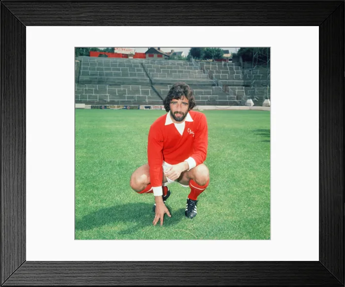 Framed Print : Charlton Athletic Football 1975, Derek Hales, July 1975 Framed Print : Charlton Athletic Football 1975, Derek Hales, July 1975