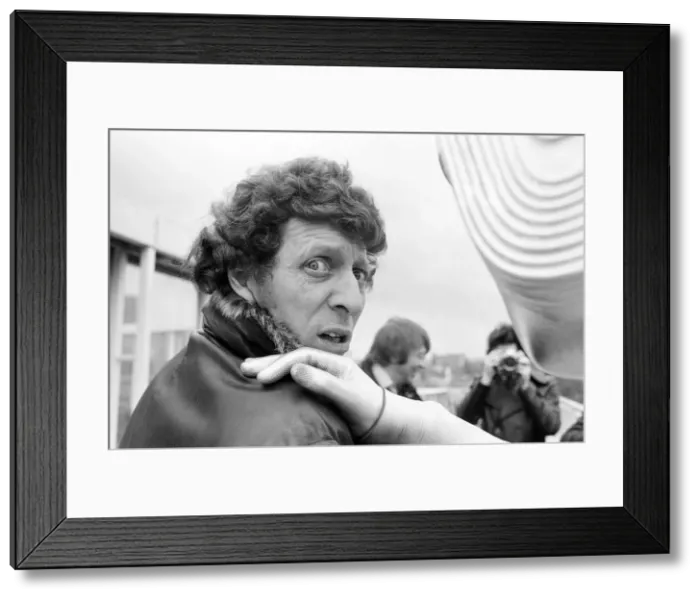 Framed Print : Photocall to introduce new Doctor, actor Tom Baker - the 4th Doctor - pictured with Framed Print : Photocall to introduce new Doctor, actor Tom Baker - the 4th Doctor - pictured with