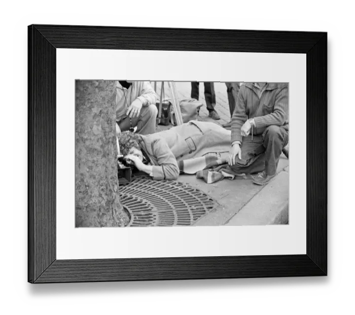 Framed Print : Doctor Who, actor Tom Baker - the 4th Doctor - pictured with fellow Time Lord Romana Framed Print : Doctor Who, actor Tom Baker - the 4th Doctor - pictured with fellow Time Lord Romana