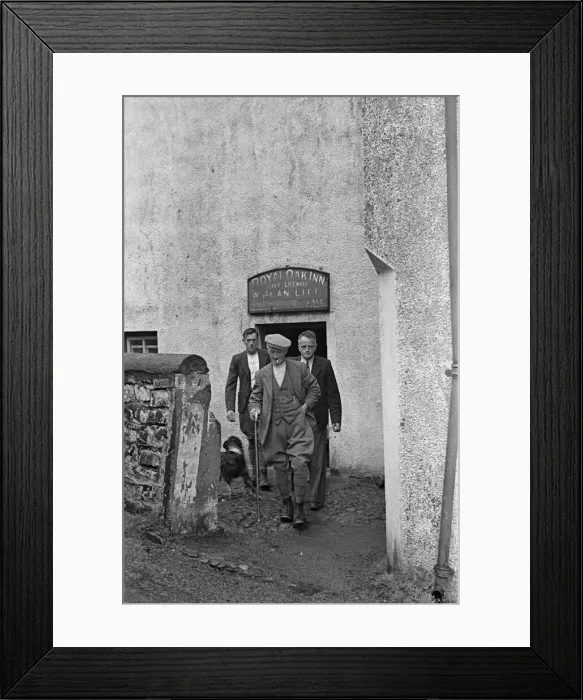 Framed Print : Sheep shearers leaving the Royal Oak Inn to go back to work
