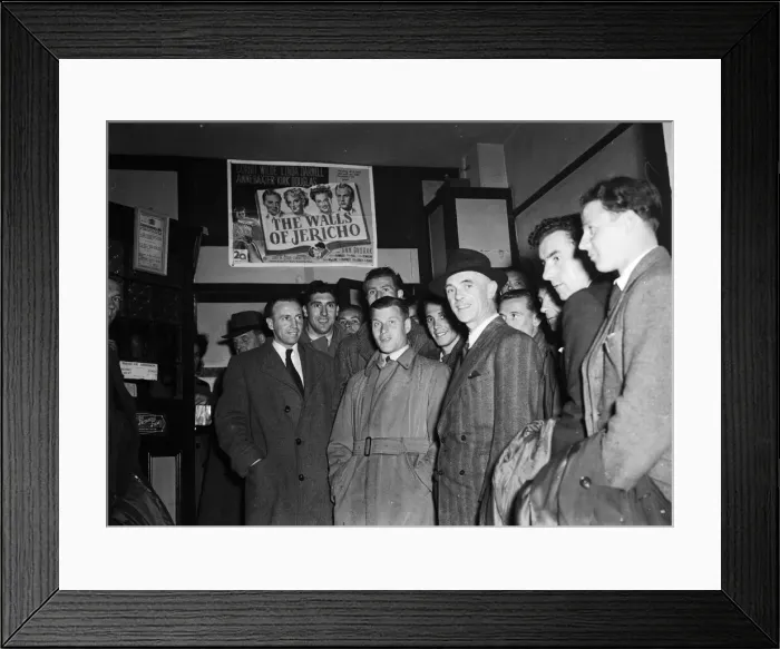 Framed Print : Leicester football team, FA Cup Finalists, pictured during an outing to Stevenage cinema Framed Print : Leicester football team, FA Cup Finalists, pictured during an outing to Stevenage cinema