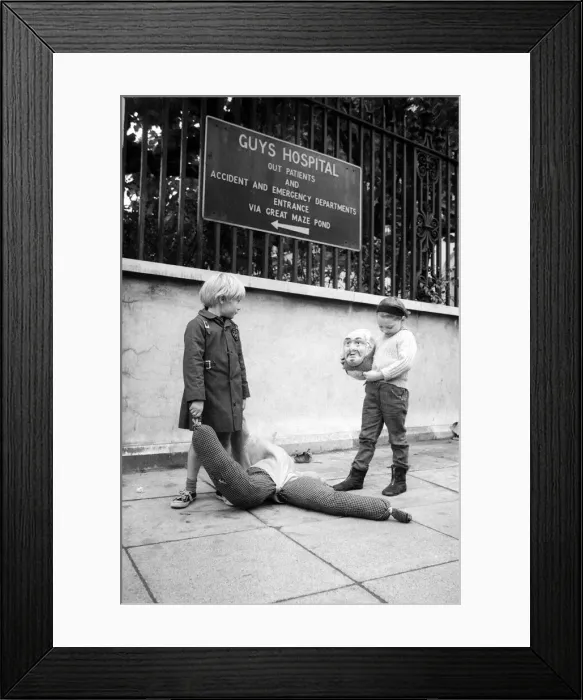 Framed Print : Fireworks / Displays / Guy Fawkes Night 29th October 1970 Fireworks night / Bonfire Framed Print : Fireworks / Displays / Guy Fawkes Night 29th October 1970 Fireworks night / Bonfire