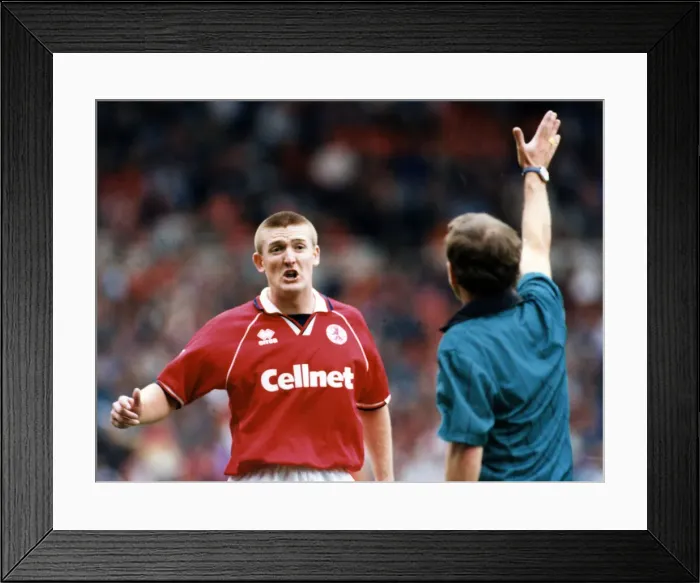 Framed Print : Jamie Pollock disagrees with the ref, Middlesbrough FC v Chelsea, 26th August 1995 Framed Print : Jamie Pollock disagrees with the ref, Middlesbrough FC v Chelsea, 26th August 1995