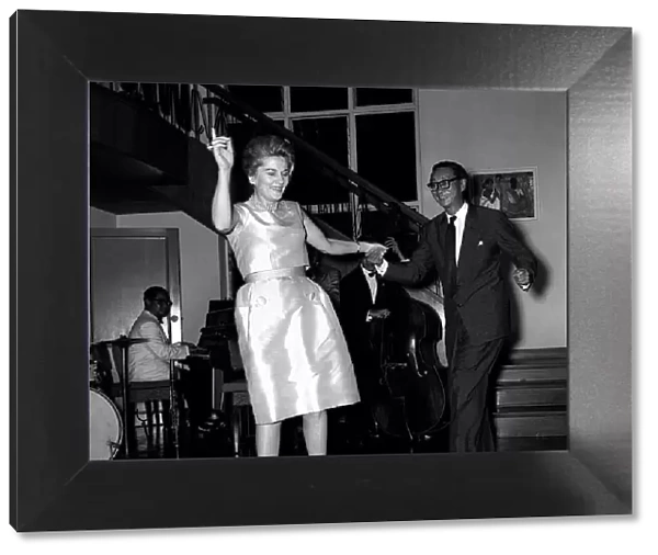 Joan Fontaine actress April 1962 Dances The Twist