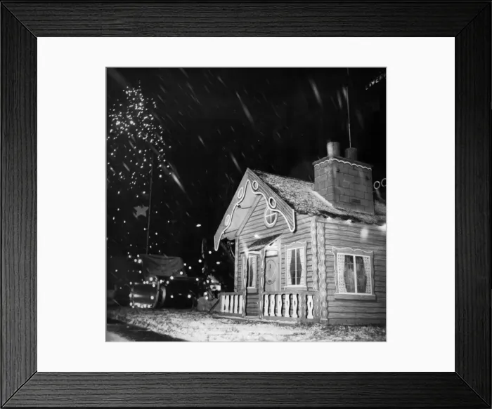 Framed Print : Fairyland in Liverpool... This was the scene as the snow fell on Liverpool Framed Print : Fairyland in Liverpool... This was the scene as the snow fell on Liverpool