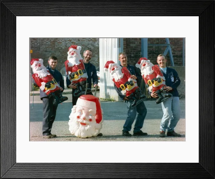 Framed Print : Staff at the Kent Street depot are busy making final preparations for the Christmas light Framed Print : Staff at the Kent Street depot are busy making final preparations for the Christmas light