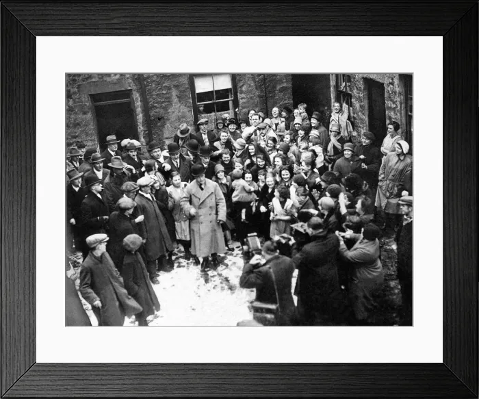 Framed Print : King Edward VIII - Abdicated 10 December 1936 then became the Duke of Windsor Framed Print : King Edward VIII - Abdicated 10 December 1936 then became the Duke of Windsor