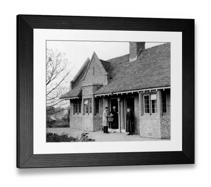 Framed Print : Glovers Trust Almshouses, Chester Road, Boldmere, Sutton Coldfield Framed Print : Glovers Trust Almshouses, Chester Road, Boldmere, Sutton Coldfield
