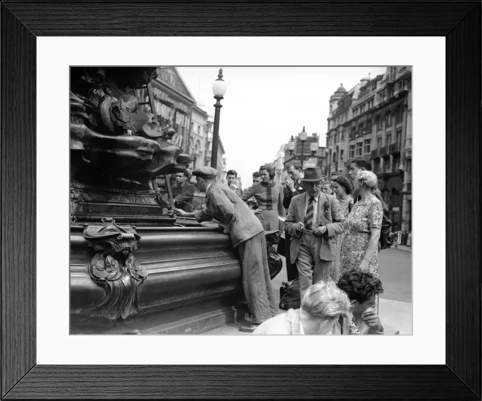 Framed Print : Eros, Statue, Piccadilly, London, 31st July 1950