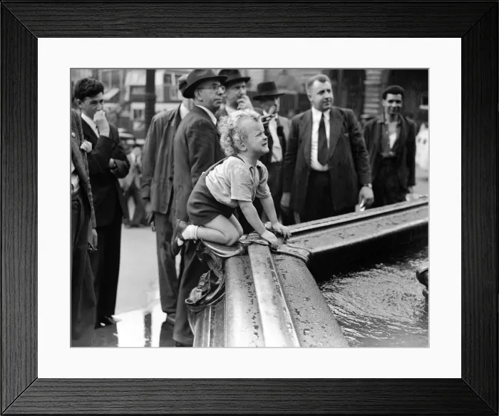 Framed Print : Eros, Statue, Piccadilly, London, 31st July 1950