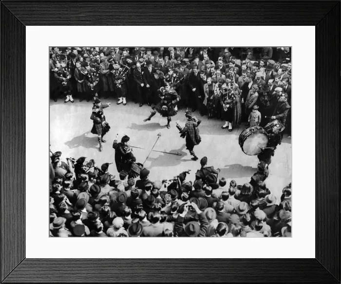Framed Print : Highland dances in the city: The Regimental band and pipers of the 2nd Battalion