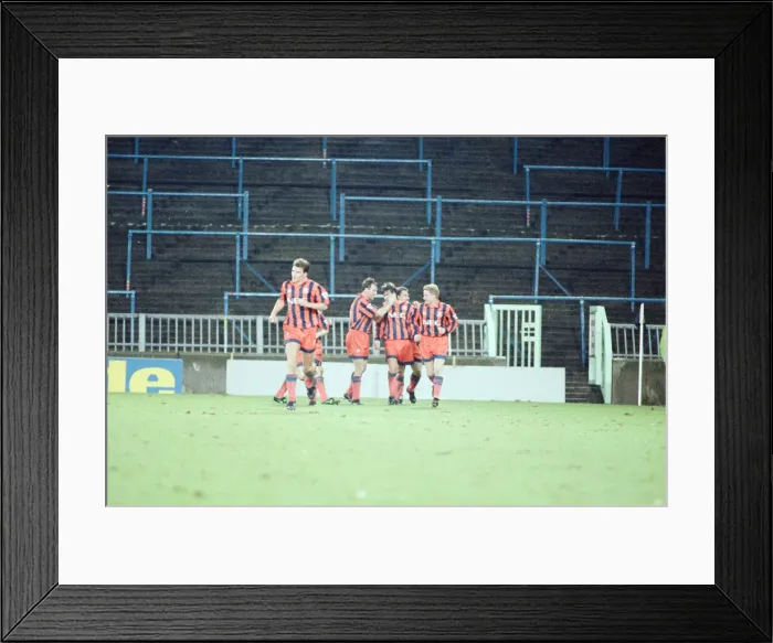 Framed Print : Wimbledon 1-3 Everton, League match at Selhurst Park, Tuesday 26th January 1993 Framed Print : Wimbledon 1-3 Everton, League match at Selhurst Park, Tuesday 26th January 1993