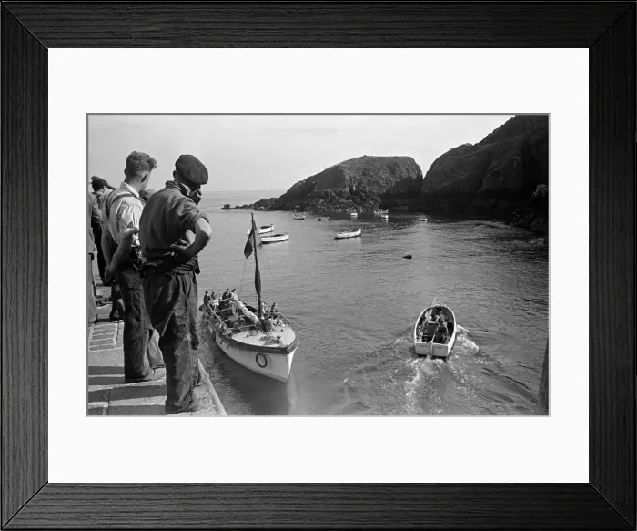 Framed Print : People watch the boats off the coast of Sark, Channel Islands. July 1947 Framed Print : People watch the boats off the coast of Sark, Channel Islands. July 1947