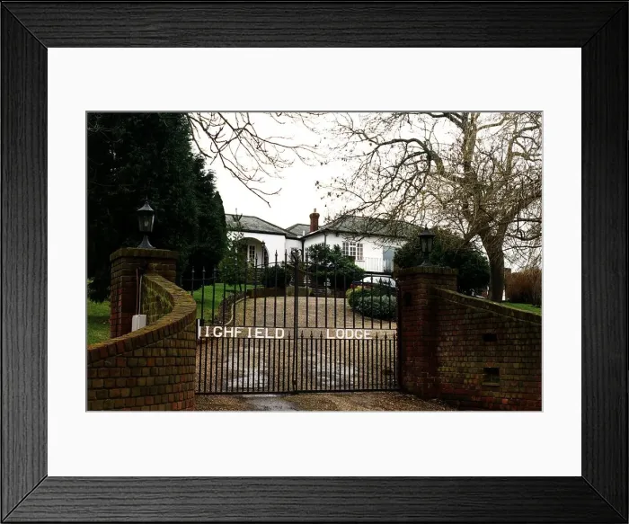 Framed Print : Gillian Taylforth TV Eastenders star and Geoff Knights home in Nazeing Essex dbase Framed Print : Gillian Taylforth TV Eastenders star and Geoff Knights home in Nazeing Essex dbase