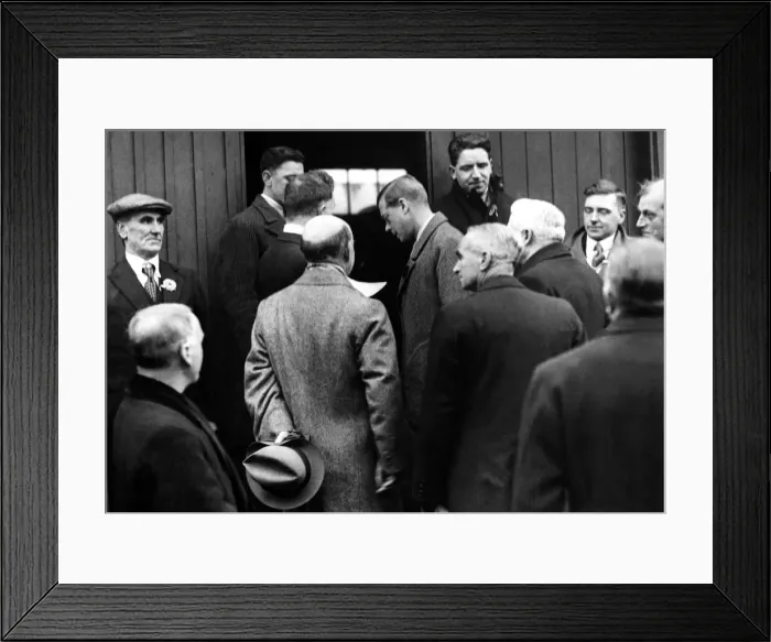 Framed Print : King Edward VIII - Abdicated 10 December 1936 then became the Duke of Windsor Framed Print : King Edward VIII - Abdicated 10 December 1936 then became the Duke of Windsor
