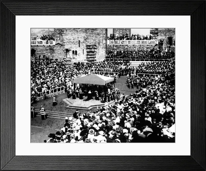 Framed Print : King Edward VIII - Abdicated 10 December 1936 then became the Duke of Windsor Framed Print : King Edward VIII - Abdicated 10 December 1936 then became the Duke of Windsor