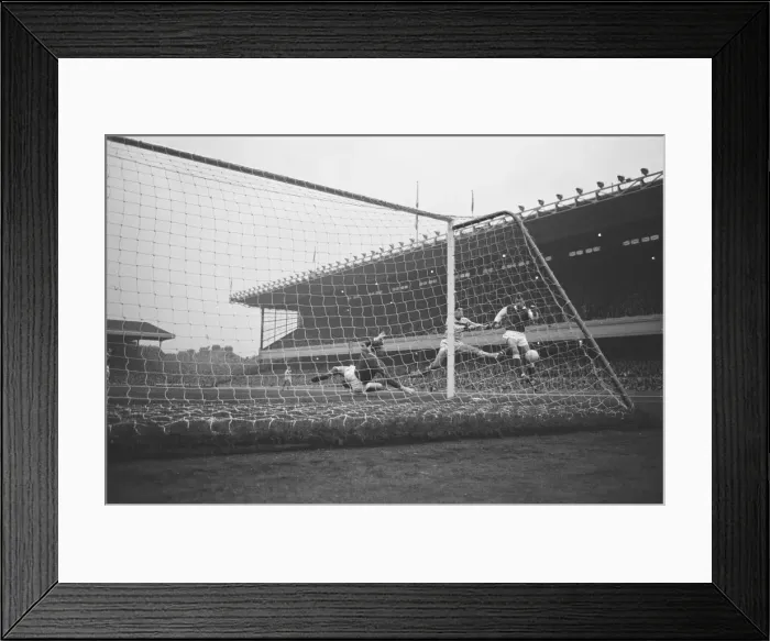 Framed Print : Arsenal 3 v West Ham United 3. Old League Division one at Highbury Stadium Framed Print : Arsenal 3 v West Ham United 3. Old League Division one at Highbury Stadium