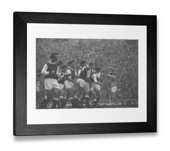 Framed Print : Arsenal 3 v West Ham United 3. Old League Division one at Highbury Stadium Framed Print : Arsenal 3 v West Ham United 3. Old League Division one at Highbury Stadium