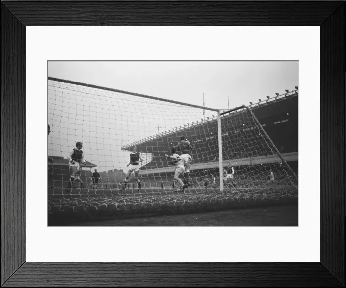Framed Print : Arsenal 3 v West Ham United 3. Old League Division one at Highbury Stadium Framed Print : Arsenal 3 v West Ham United 3. Old League Division one at Highbury Stadium