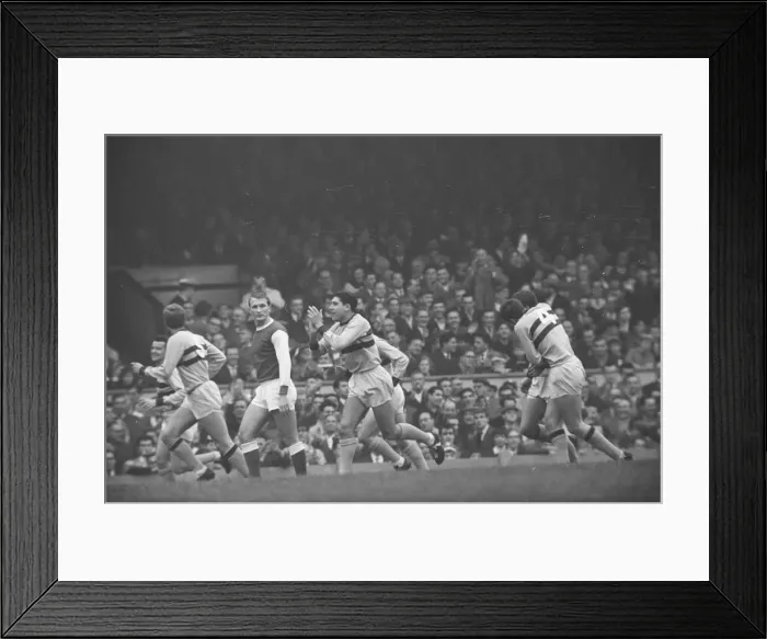 Framed Print : Arsenal 3 v West Ham United 3. Old League Division one at Highbury Stadium Framed Print : Arsenal 3 v West Ham United 3. Old League Division one at Highbury Stadium