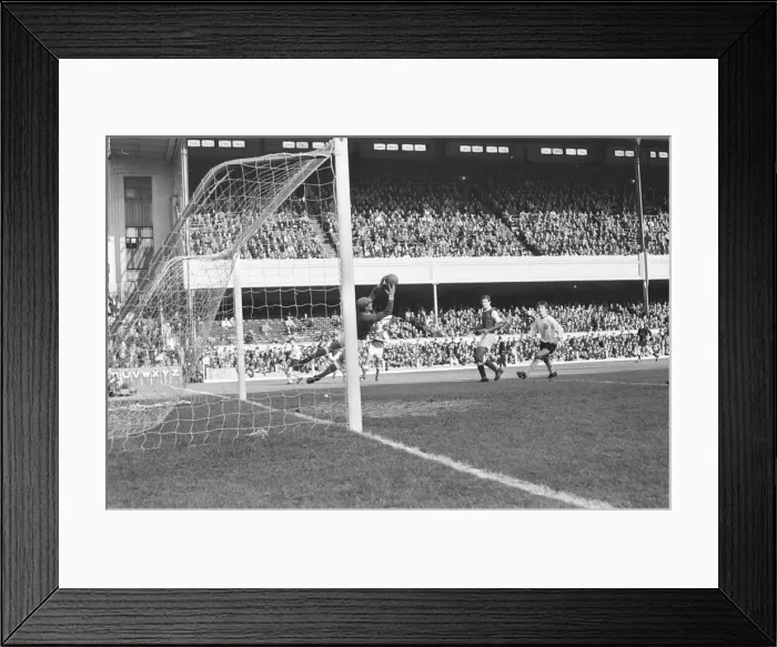 Framed Print : Arsenal 3 v Burnley 2. Old League Division one at Highbury Stadium Framed Print : Arsenal 3 v Burnley 2. Old League Division one at Highbury Stadium
