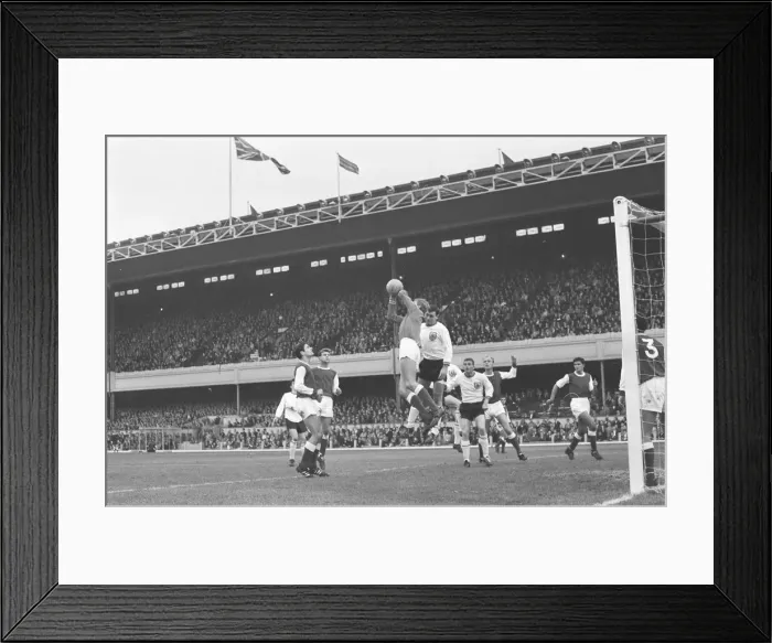 Framed Print : Arsenal 3 v Burnley 2. Old League Division one at Highbury Stadium Framed Print : Arsenal 3 v Burnley 2. Old League Division one at Highbury Stadium