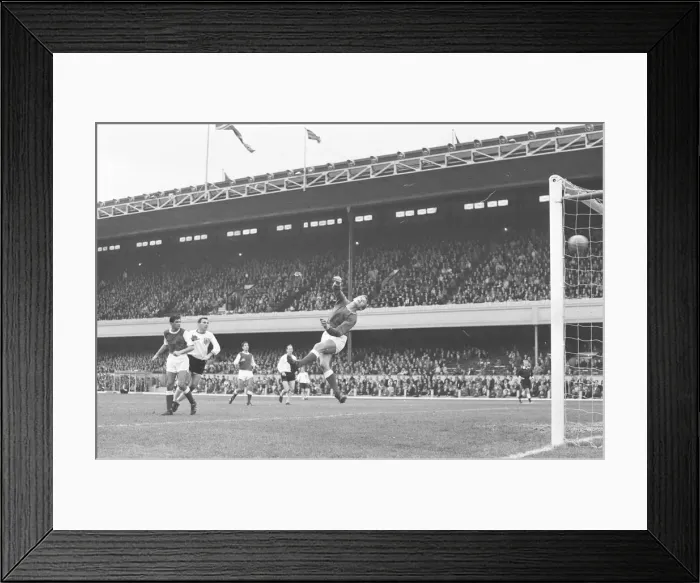 Framed Print : Arsenal 3 v Burnley 2. Old League Division one at Highbury Stadium Framed Print : Arsenal 3 v Burnley 2. Old League Division one at Highbury Stadium