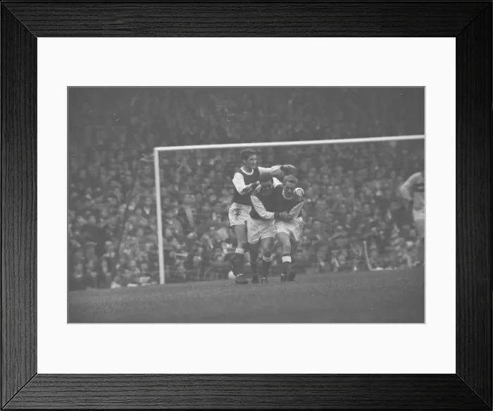 Framed Print : Arsenal 3 v West Ham United 3. Old League Division one at Highbury Stadium Framed Print : Arsenal 3 v West Ham United 3. Old League Division one at Highbury Stadium