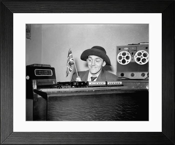 Framed Print : Welsh comedian Stan Stennett who starred in the BBC light programme Welsh Rarebit 14th Framed Print : Welsh comedian Stan Stennett who starred in the BBC light programme Welsh Rarebit 14th