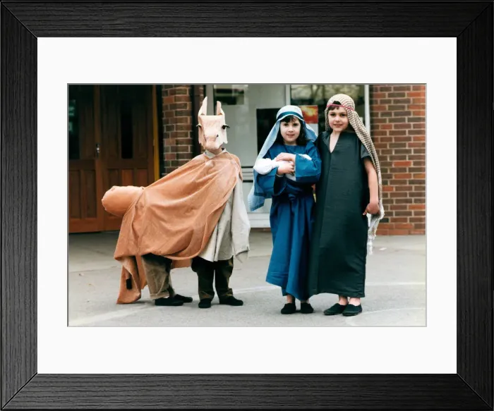 Framed Print : Emma Beckett as Mary is watched by Joseph (Andrew Murphy Framed Print : Emma Beckett as Mary is watched by Joseph (Andrew Murphy