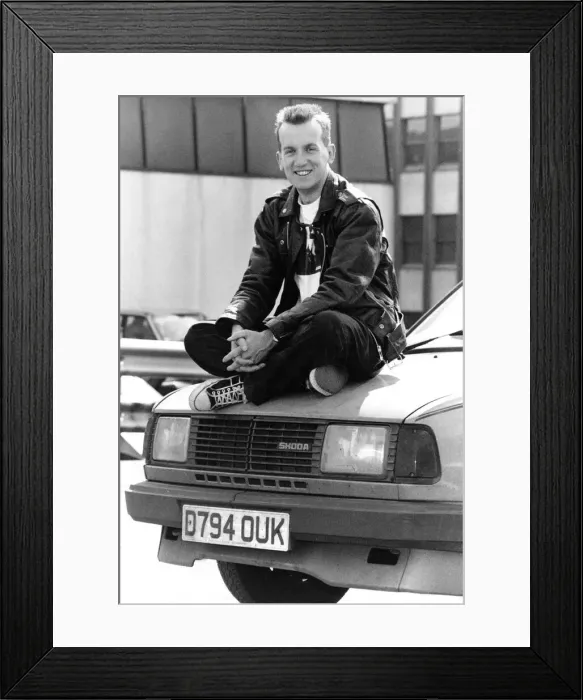 Framed Print : Comedian Frank Skinner who has just returned from the Edinburgh Festival Framed Print : Comedian Frank Skinner who has just returned from the Edinburgh Festival