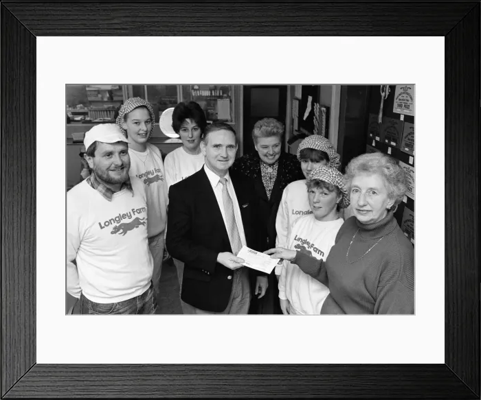 Framed Print : Dickinsons Longley Farm, Homfirth raise £800 for MacMillan cancer relief