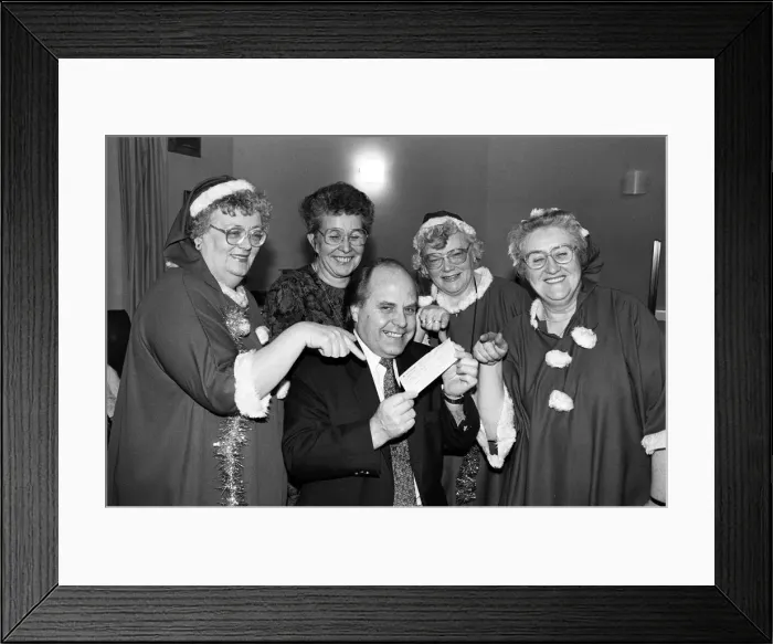 Framed Print : Entertainers from The Midways perform for patients at Kirkwood Hospice, Dalton