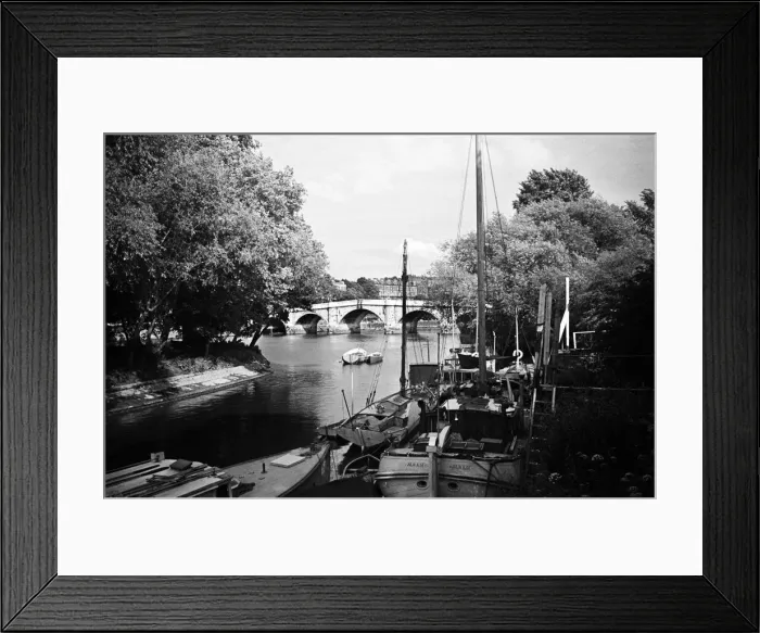 Framed Print : Scenes along the River Thames in Richmond, Greater London. Circa 1945 Framed Print : Scenes along the River Thames in Richmond, Greater London. Circa 1945