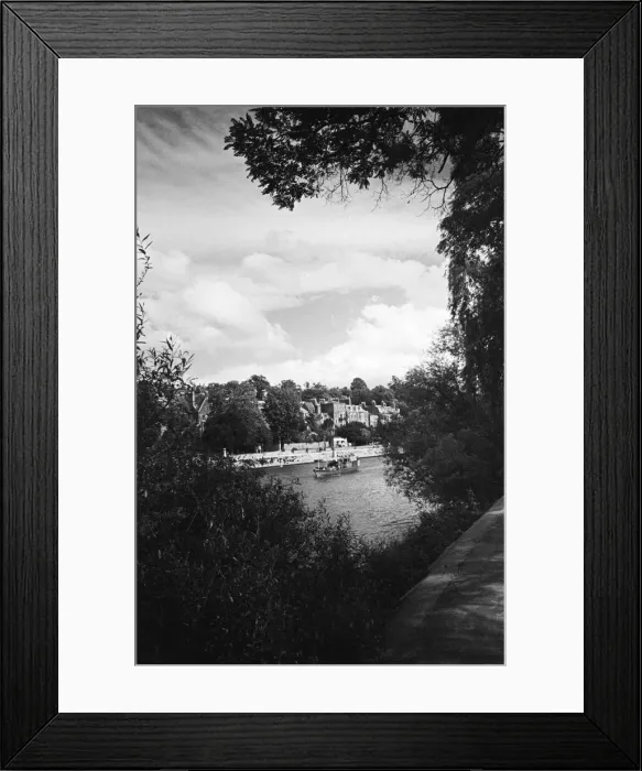 Framed Print : Scenes along the River Thames in Richmond, Greater London. Circa 1945 Framed Print : Scenes along the River Thames in Richmond, Greater London. Circa 1945