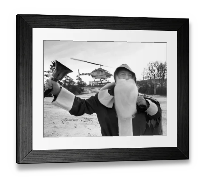Framed Print : Santa Claus made an unusual entrance at Cawder Golf Clubs Christmas children Framed Print : Santa Claus made an unusual entrance at Cawder Golf Clubs Christmas children
