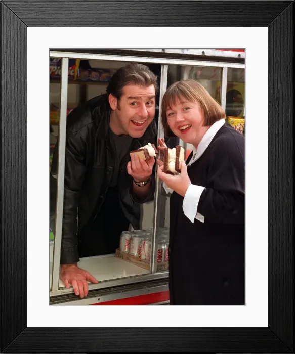 Framed Print : PAULINE QUIRKE AND ACTOR ANDY GRAY AT A BBC PHOTOCALL WITH A DOUBLE NOUGAT ICE CREAM