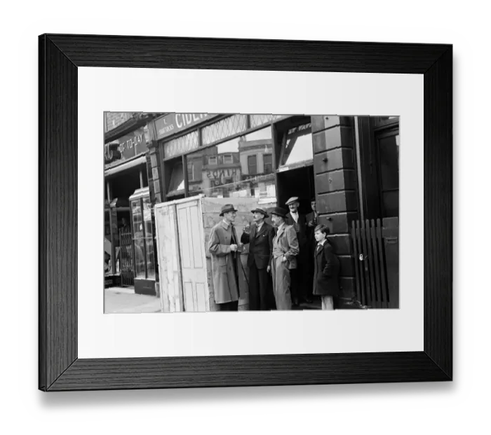 Framed Print : Customers and staff at the Cider House on Harrow Road, London. Circa 1946 Framed Print : Customers and staff at the Cider House on Harrow Road, London. Circa 1946