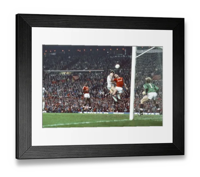Framed Print : Manchester United 1-1 Liverpool, League match at Old Trafford, Sunday 15th November 1987