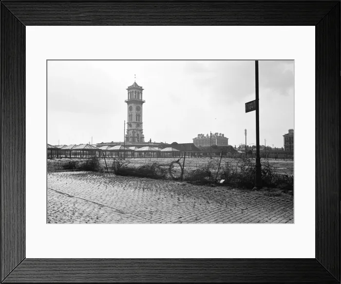 Framed Print : Caledonian Market, just off the Caledonian Road in Islington, London