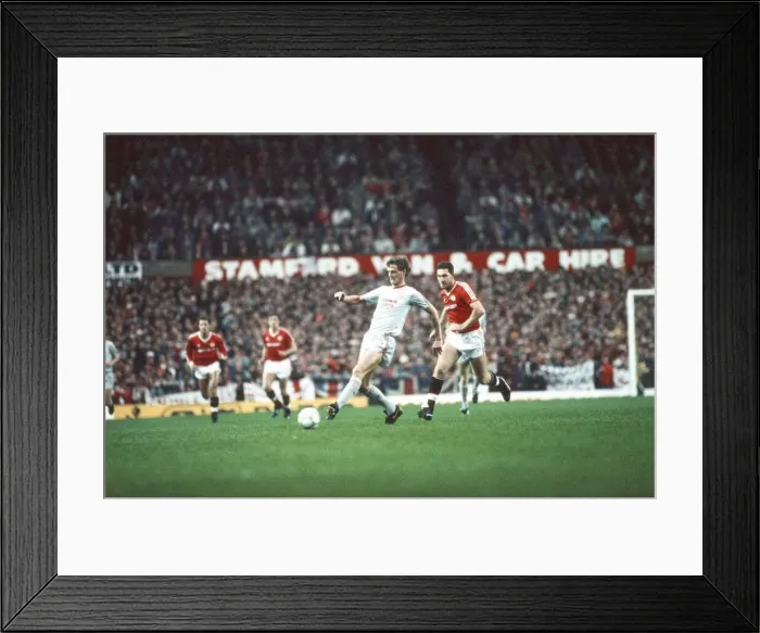 Framed Print : Manchester United 1-1 Liverpool, League match at Old Trafford, Sunday 15th November 1987 Framed Print : Manchester United 1-1 Liverpool, League match at Old Trafford, Sunday 15th November 1987