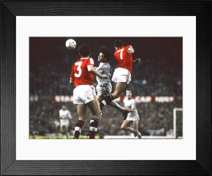 Framed Print : Manchester United 1-1 Liverpool, League match at Old Trafford, Sunday 15th November 1987 Framed Print : Manchester United 1-1 Liverpool, League match at Old Trafford, Sunday 15th November 1987