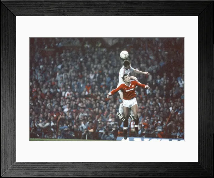Framed Print : Manchester United 1-1 Liverpool, League match at Old Trafford, Sunday 15th November 1987 Framed Print : Manchester United 1-1 Liverpool, League match at Old Trafford, Sunday 15th November 1987