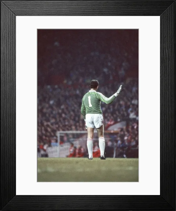 Framed Print : Liverpools goalkeeper, Bruce Grobbelaar. Manchester United 1-1 Liverpool Framed Print : Liverpools goalkeeper, Bruce Grobbelaar. Manchester United 1-1 Liverpool