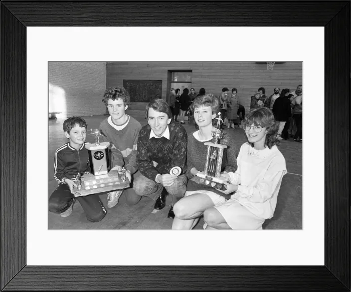 Framed Print : Krypton Factor host Gordon Burns presents Kirklessa Junior Badminton Open tournament Framed Print : Krypton Factor host Gordon Burns presents Kirklessa Junior Badminton Open tournament