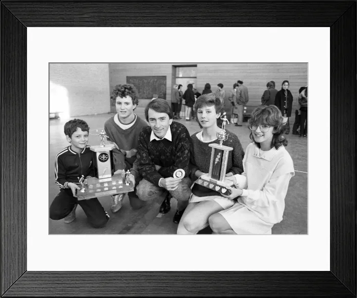 Framed Print : Krypton Factor host Gordon Burns presents Kirklessa Junior Badminton Open tournament