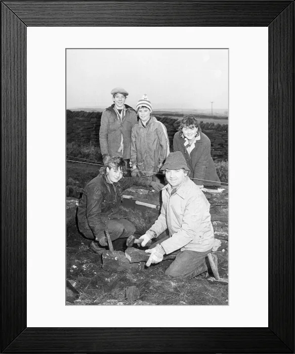 Framed Print : Colne Valley school children dry stone walling at Delves Moor Farm, Slaithwaite Framed Print : Colne Valley school children dry stone walling at Delves Moor Farm, Slaithwaite